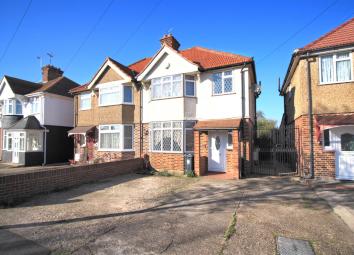 Semi-detached house To Rent in Hounslow