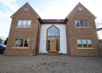 Detached house For Sale in Sidcup