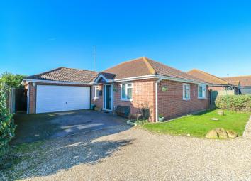 Detached bungalow For Sale in Colchester