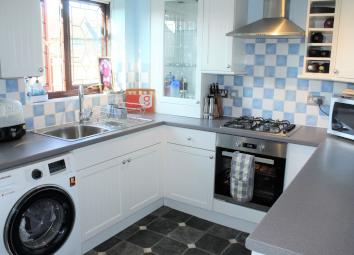 End terrace house To Rent in Hayes