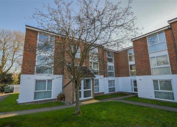 Flat For Sale in St.albans