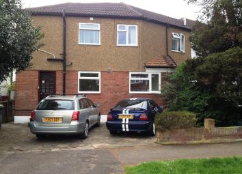 Flat To Rent in Surbiton