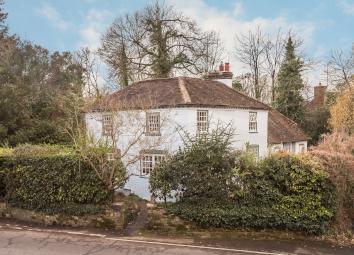 Detached house For Sale in Bordon