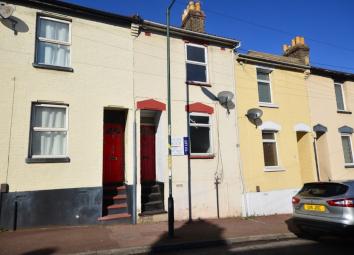 Terraced house To Rent in Chatham