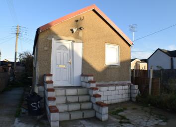 Detached bungalow For Sale in Clacton-on-Sea