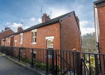 Semi-detached house For Sale in Caterham