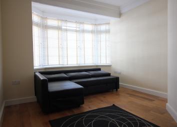 Detached house To Rent in Twickenham