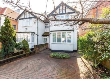 Semi-detached house For Sale in Coulsdon