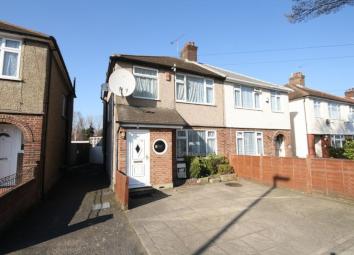 Semi-detached house For Sale in Northolt