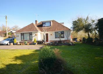 Detached bungalow For Sale in Gillingham