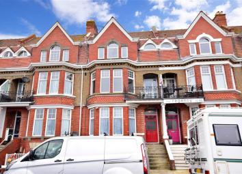 Flat For Sale in Littlehampton