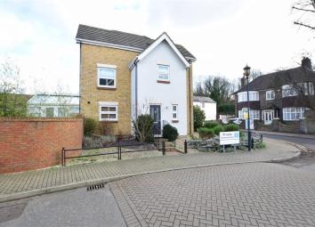 End terrace house For Sale in Greenhithe