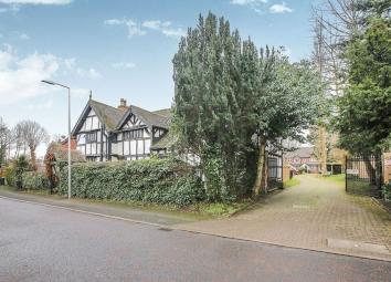 Detached house For Sale in Cheadle