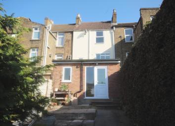 Terraced house To Rent in Chatham