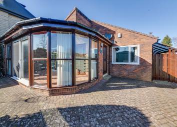 Detached bungalow To Rent in Chesterfield