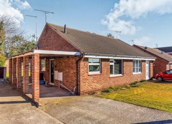 Semi-detached bungalow For Sale in Sheffield