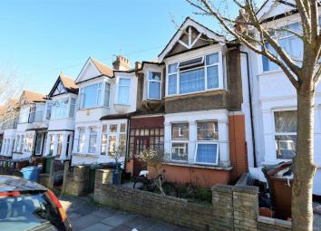 Terraced house For Sale in Harrow