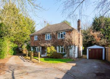 Detached house For Sale in Horley