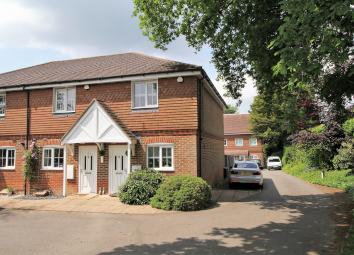 Terraced house For Sale in Alton