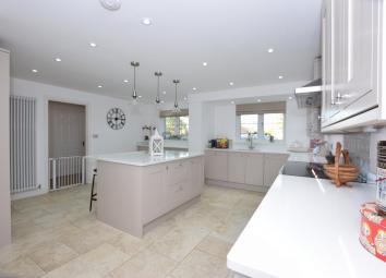 Detached house For Sale in Farnborough