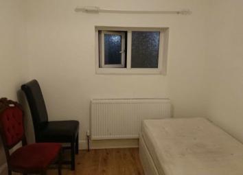 Studio To Rent in Pinner