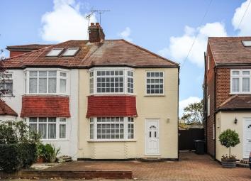 Semi-detached house To Rent in Barnet