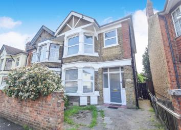 Maisonette To Rent in Romford