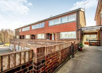 Maisonette For Sale in Addlestone