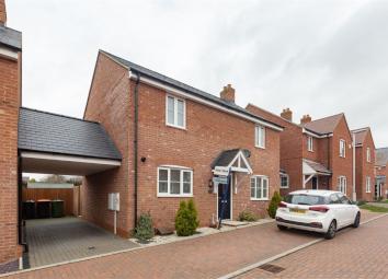 Detached house For Sale in Leighton Buzzard