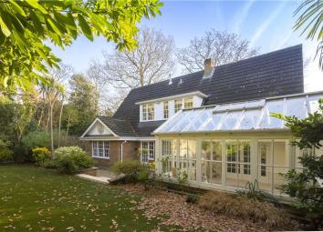 Detached house For Sale in Kingston upon Thames