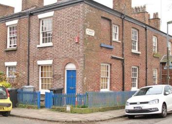 End terrace house To Rent in Macclesfield
