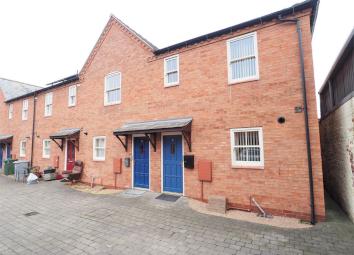 End terrace house For Sale in Newark