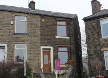 End terrace house To Rent in Rochdale
