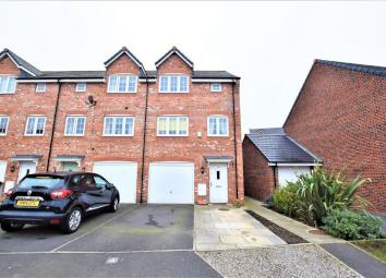 Town house To Rent in Preston