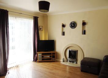 Town house To Rent in Bradford
