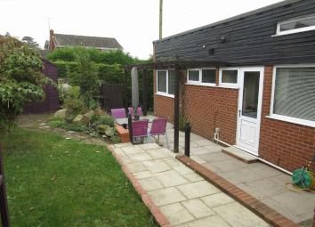 Detached bungalow To Rent in Gloucester