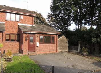 Semi-detached house To Rent in Hyde