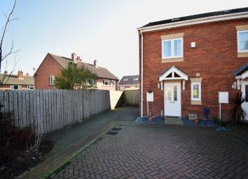 Town house For Sale in Ossett
