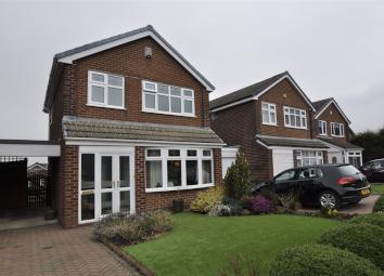 Link-detached house For Sale in Stalybridge