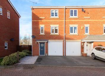 Town house For Sale in Castleford