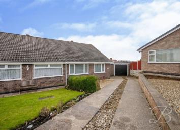 Semi-detached bungalow For Sale in Mansfield