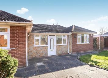 Detached bungalow For Sale in Wolverhampton