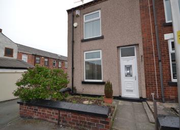 End terrace house To Rent in Leigh