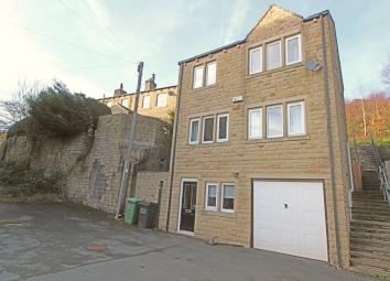 Detached house To Rent in Holmfirth