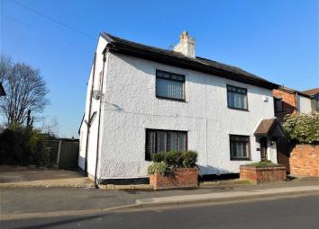 Detached house For Sale in Cheadle