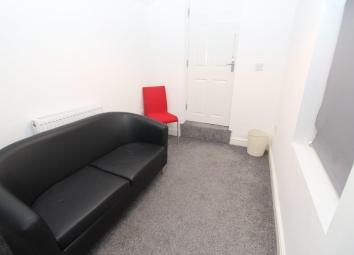 Studio To Rent in Stoke-on-Trent