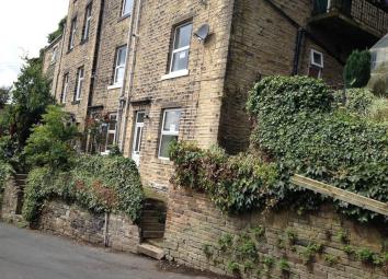 Terraced house To Rent in Sowerby Bridge