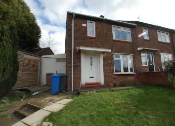 Semi-detached house To Rent in Ashton-under-Lyne