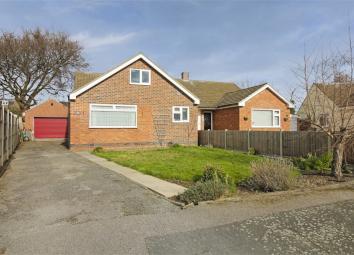 Semi-detached bungalow For Sale in Loughborough