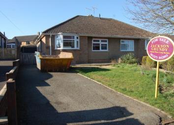 Semi-detached bungalow For Sale in Northampton